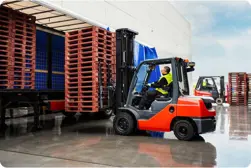 Forklift loading a truck with IPP pallets